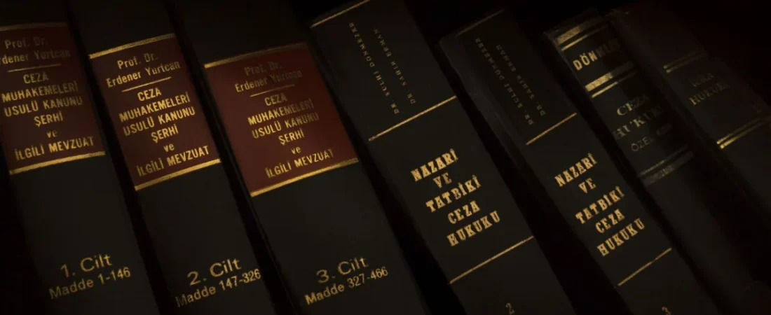 Law books and a gavel, representing state attorney advertising rules for law firm websites