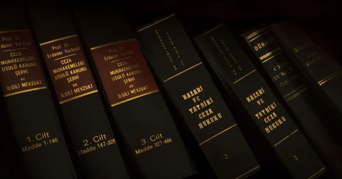 Law books and a gavel, representing state attorney advertising rules for law firm websites